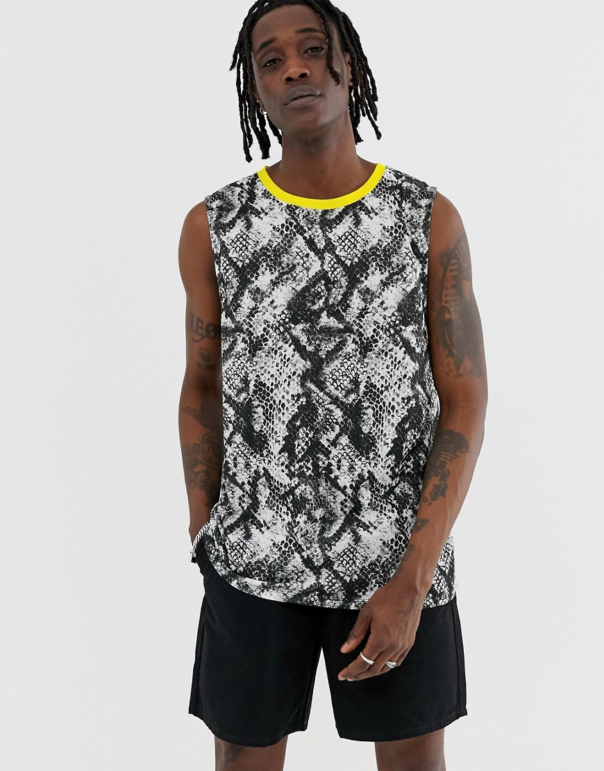 Ærmeløs T-shirt-undertrøje med slangeprint og neonfarvet kant fra Urban Threads-Grå