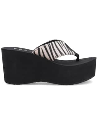  Crush simba sandal in camel