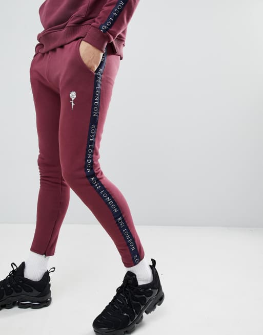Rose London – Burgunderroter Trainingsanzug mit Seitenstreifen, 3 von 3