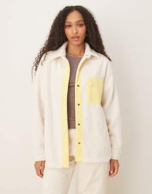Roxy - Chloe Kim - Fleece-Hemdjacke in der Farbe Whisper White-Weiß