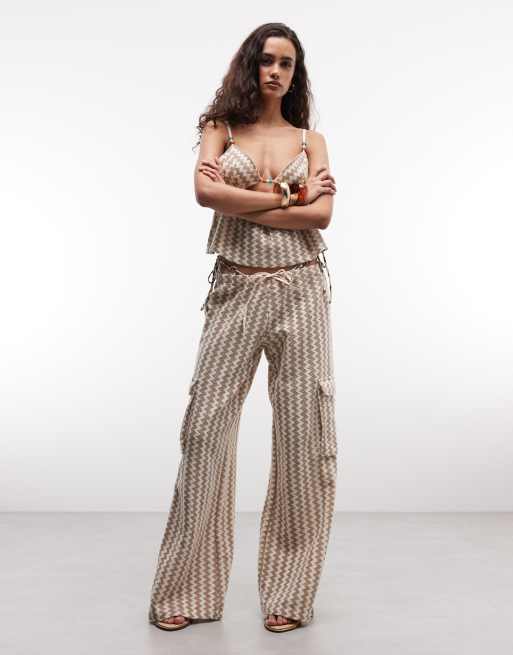 Roxy - Crop strandtop met zigzagstrepen en kraaldetail in beige, 4 van 4