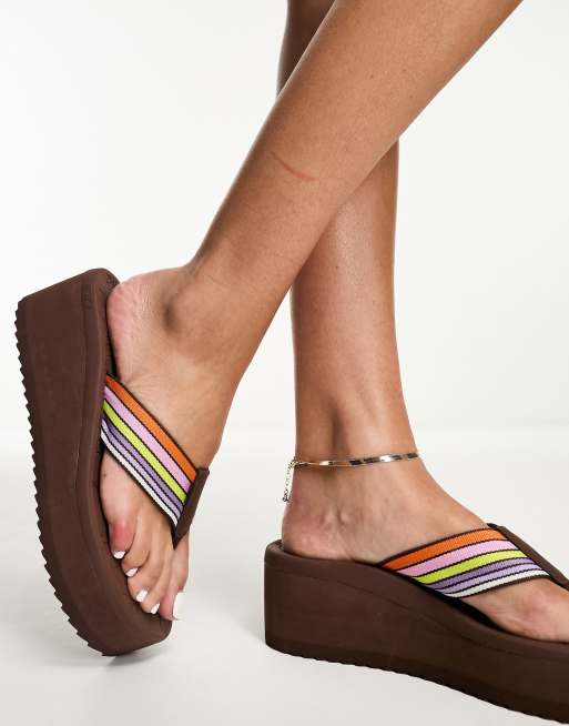 Roxy – Krush Kalli II – Zehenstegsandalen in Braun