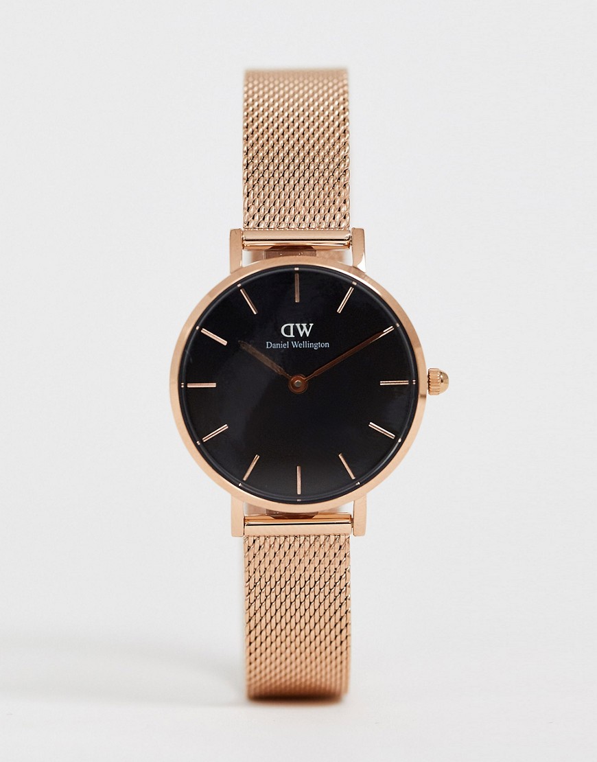 фото Розово-золотистые часы с черным циферблатом 28 мм и сетчатым браслетом daniel wellington petite melrose-золотой