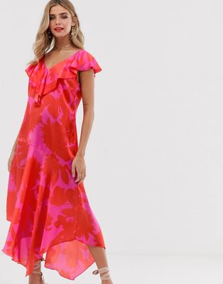 фото Розовое/красное атласное платье с оборками и асимметричным краем twisted wunder-мульти