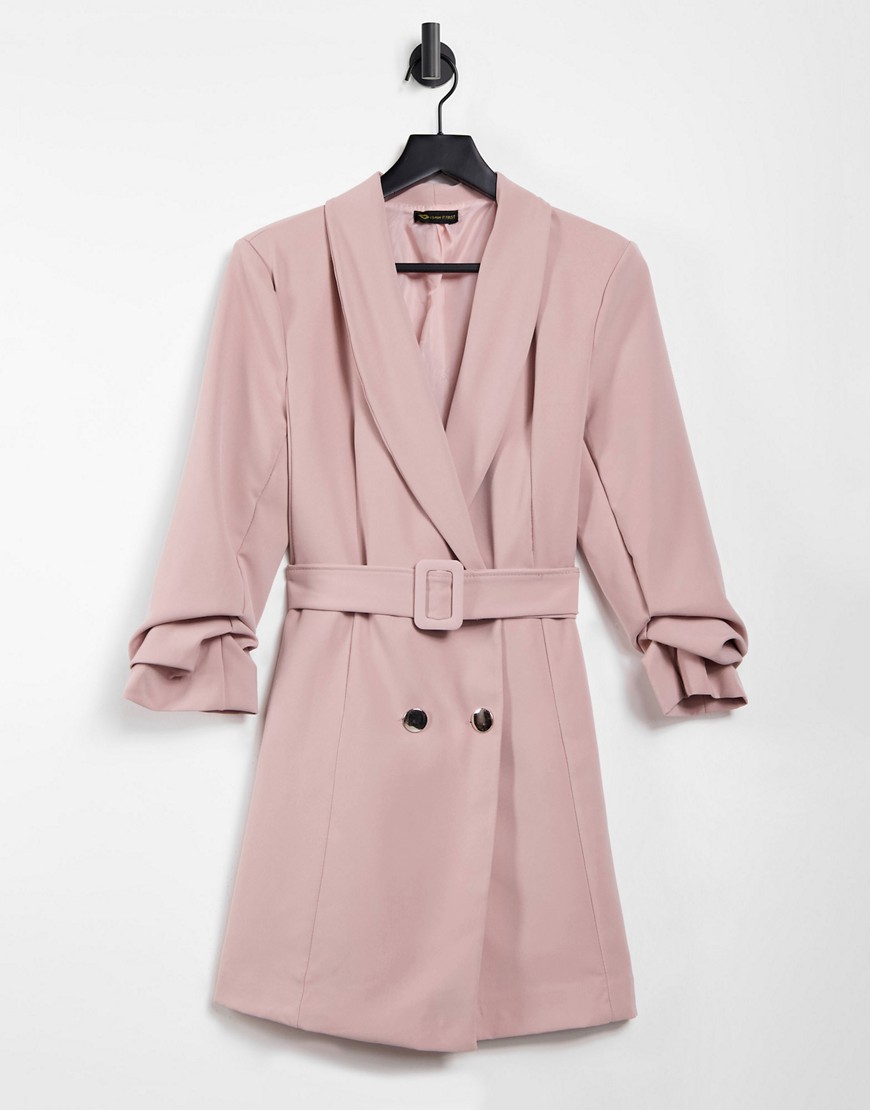 фото Розовое платье-пиджак с поясом и двумя пуговицами i saw it first-розовый цвет