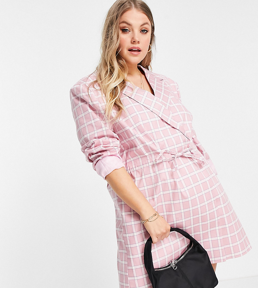 фото Розовое платье-пиджак в клетку с поясом collusion plus-розовый