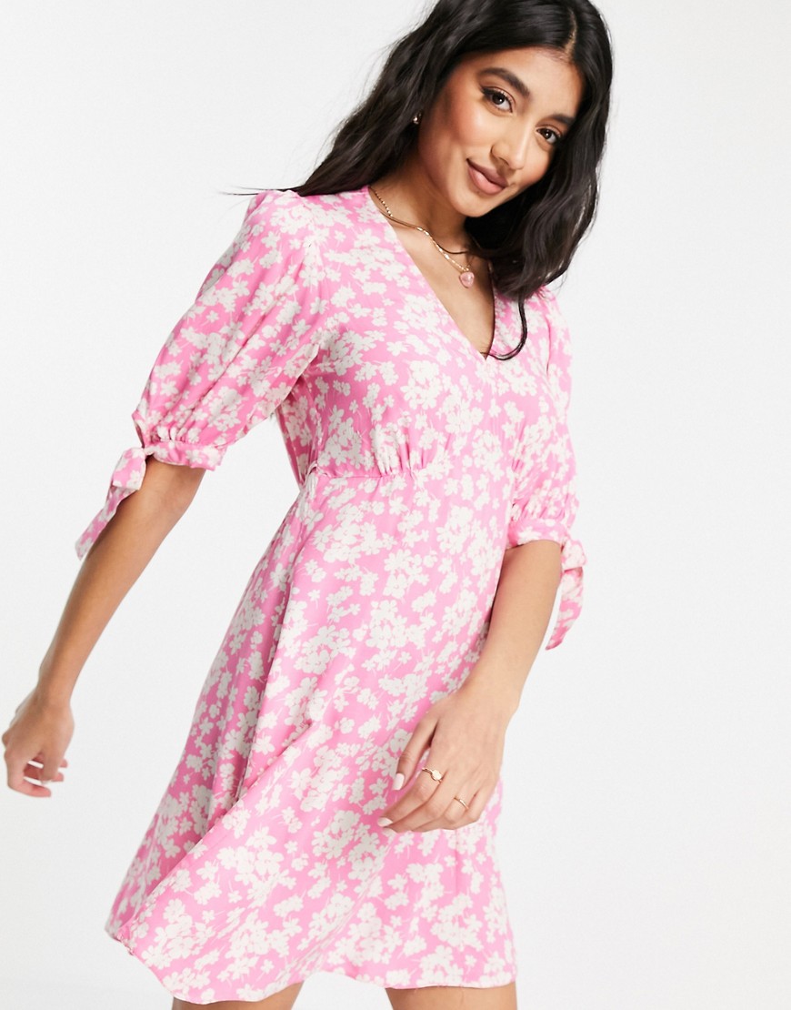 фото Розовое платье с цветочным принтом и v-образным вырезом new look-розовый цвет