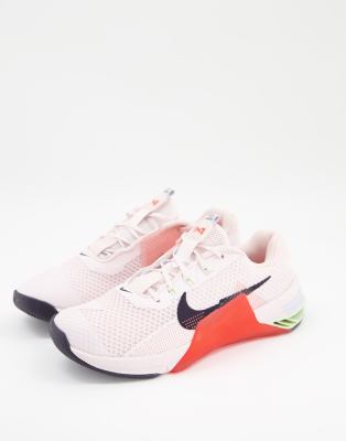 фото Розовые кроссовки nike training metcon 7-розовый цвет