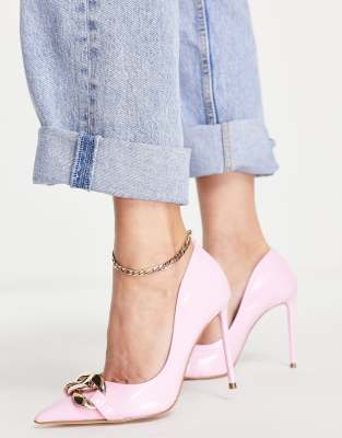   Asos Розовые лакированные туфли на каблуке с острым носком и цепочкой Steve Madden Vitality-Розовый цвет
