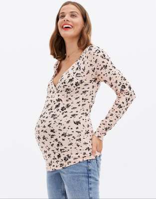 фото Розовый лонгслив с запахом и цветочным принтом для кормления new look maternity-розовый цвет