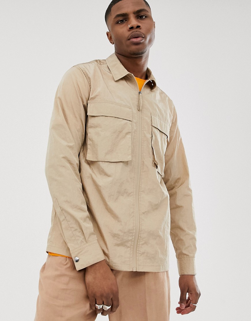 фото Рубашка-куртка песочного цвета на молнии с карманами в стиле милитари asos design-кремовый