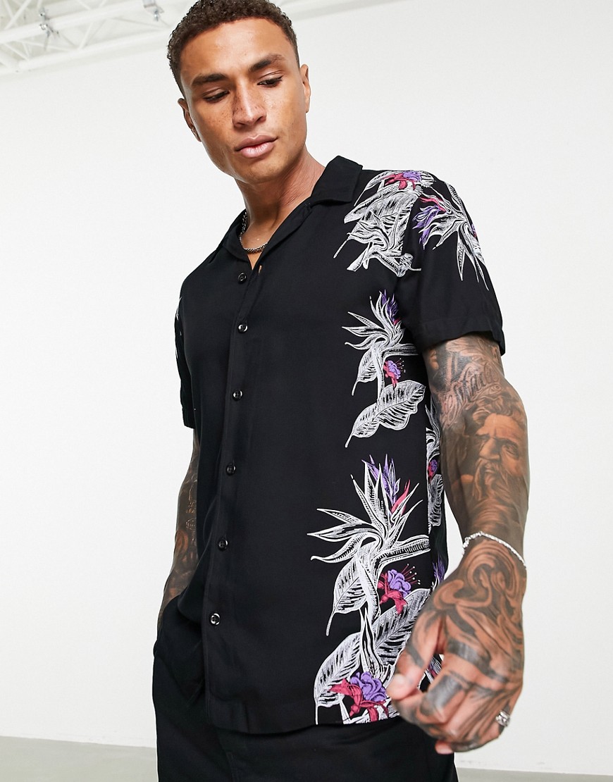 фото Рубашка с отложным воротником и темным цветочным принтом по краю jack & jones originals-черный цвет