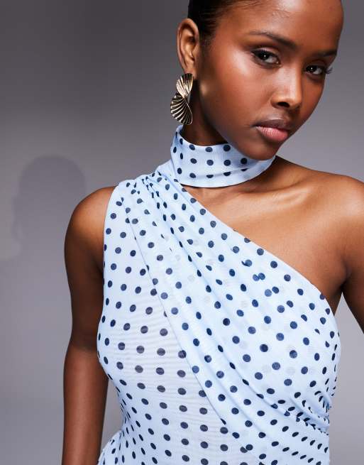 Ruched & Ready - Blød blå oneshoulder-maxikjole med halterneck, tørklædedetalje, rynket talje og polkaprikker, 2 af 4