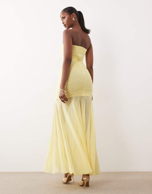 Ruched & Ready – Citrongul, skulpterande maxiklänning i mesh med bandeau-ringning, utskurna detaljer, knut och skir fåll, 4 av 4