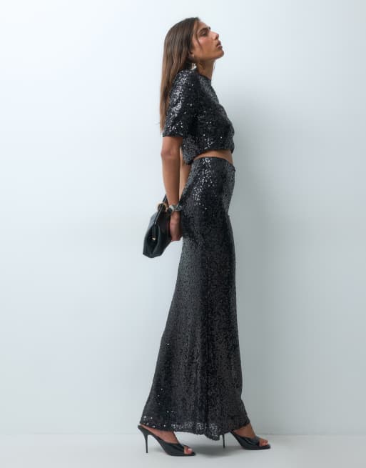Ruched & Ready - Coordinato nero con crop top squadrato a maniche corte e gonna con paillettes, 1 di 3