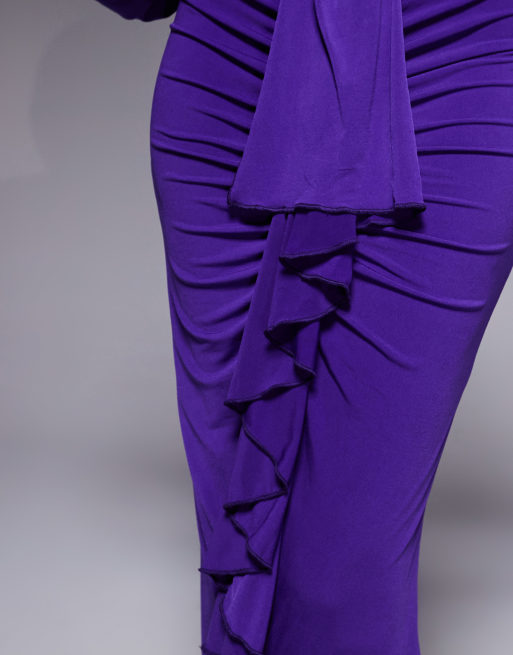 Ruched & Ready - Entered The Chat - Lilla maxikjole med ballonærmer, udskårne detaljer og draperet talje, 3 af 4