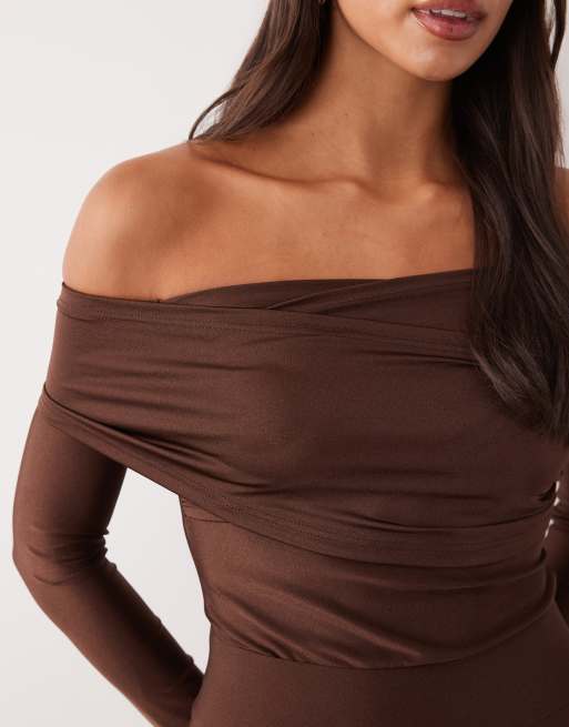 Ruched & Ready Heads Turned sculpted high shine off shoulder bodysuit co-ord in chocolate, 4 of 4