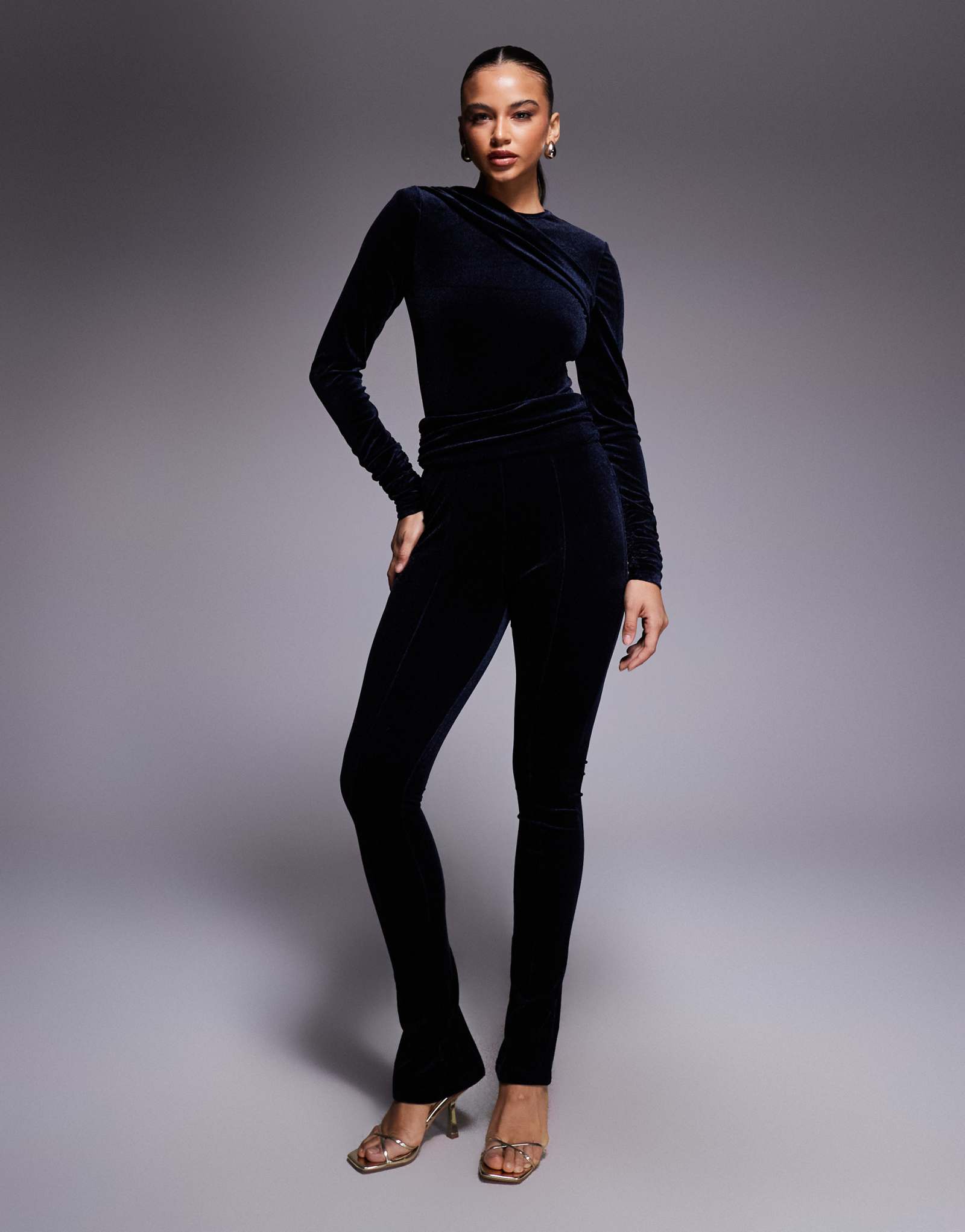 Облегающие бархатные леггинсы с высокой посадкой и рюшами темно-синего цвета - часть комплекта
