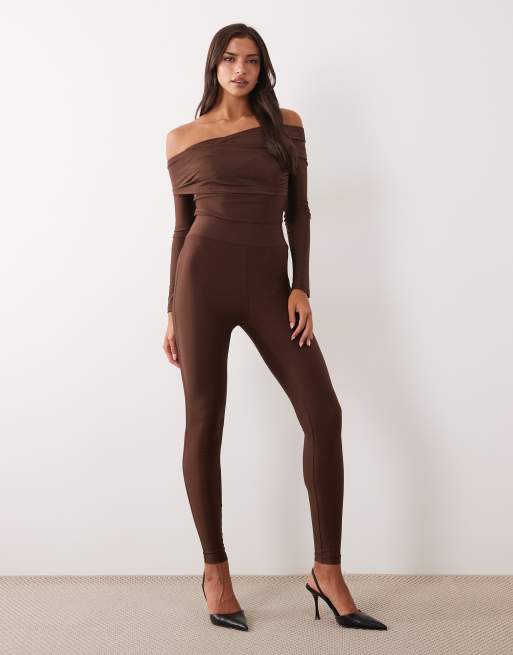 Ruched & Ready - Heads Turned - Leggings e body con spalle scoperte lucido modellante color cioccolato, 3 di 3