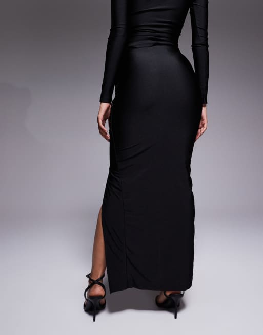 Ruched & Ready – Looked Twice – Svart, formande, draperad maxikjol av högglansigt tyg med lårslits framtill, del av set, 4 av 5