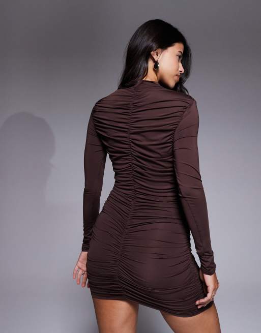 Ruched & Ready - Miss Me - Gevormde mini jurk met overslag en rok detail in chocoladebruin, 4 van 4