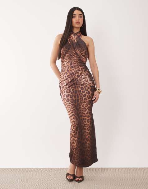 Ruched & Ready – Mörk leopardmönstrad maxiklänning i mesh med korsad halterneck och draperad midja - view 1