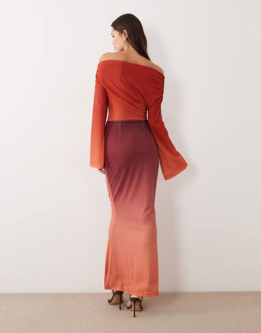Ruched & Ready – Plommonlila, ombréfärgad, skulpterande maxiklänning i mesh med vida ärmar, bara axlar och snurrad kjoldetalj, 4 av 4