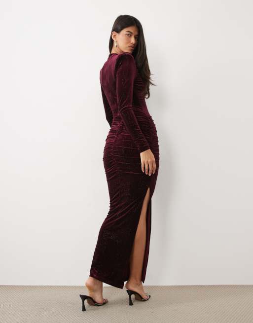 Ruched & Ready sammetsklänning med hög krage, korsad front och axelvaddar i maxilängd i burgundy, 4 av 4