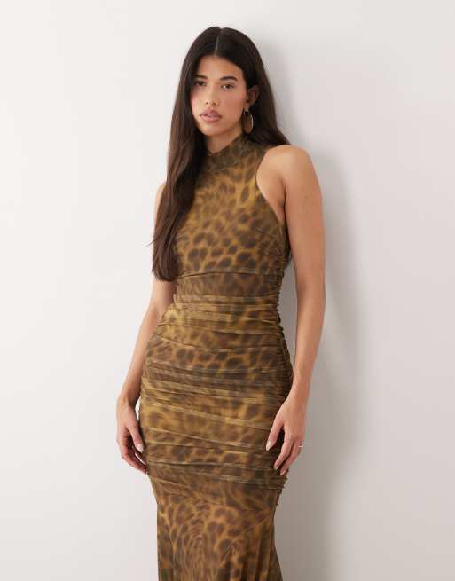 Ruched & Ready – Suddigt leopardmönstrad, skulpterande, ärmlös maxiklänning i mesh med hög krage, drapering och fishtail-fåll, 2 av 4