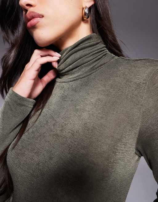 Ruched & Ready – You Could Never – Figurbetonter, hochgeschlossener, formender Body in Olivgrün mit Strukturdesign, Kombiteil, 4 von 4