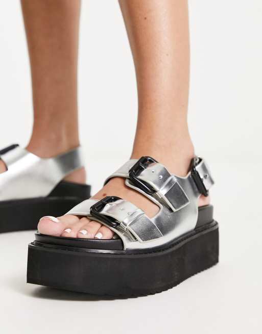 Rule London – Willa – Silverfärgade flatform-sandaler med två spännen, endast hos ASOS