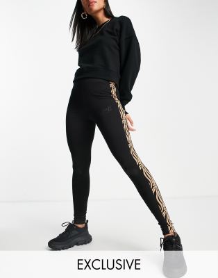 Russell Athletic - Leggings in Schwarz mit Streifen mit Tierfellmuster