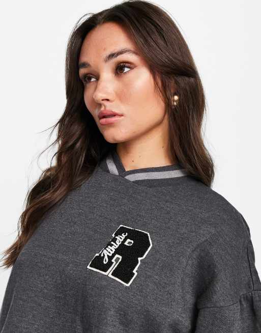 Russell Athletic Sweatshirt aus geburstetem Fleece in Schwarz mit Rundhalsausschnitt ASOS