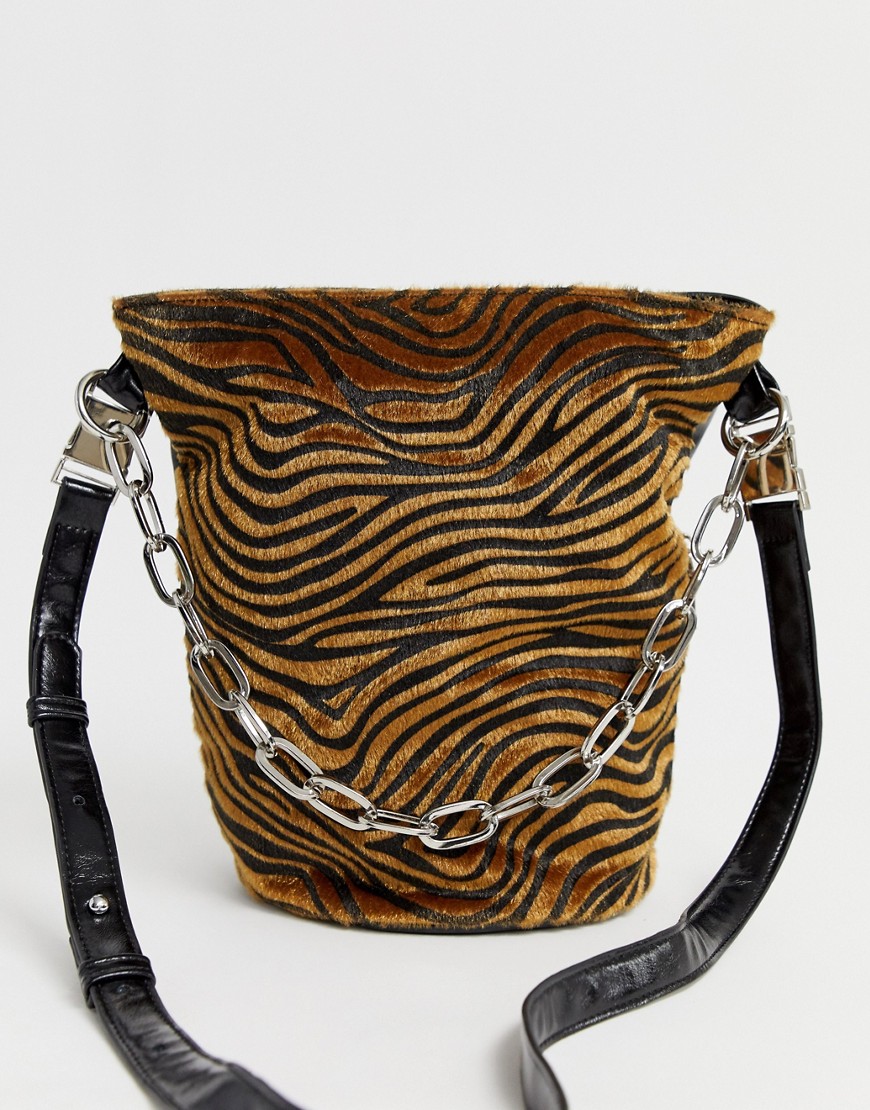 Sacred Hawk – Tigermönstrad bucketväska med kedjedetalj-Flerfärgad