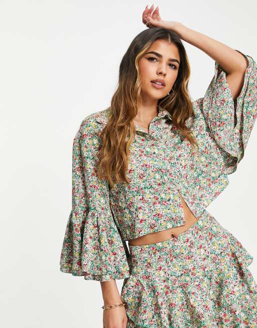 Saint Genies - Camicia a fiori con maniche con volant sul fondo