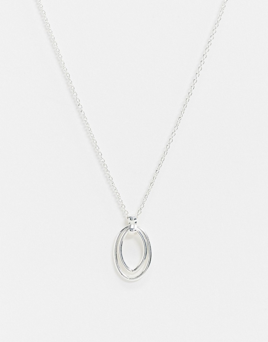 Saint Lola – Silverpläterat halsband med ovalt hänge