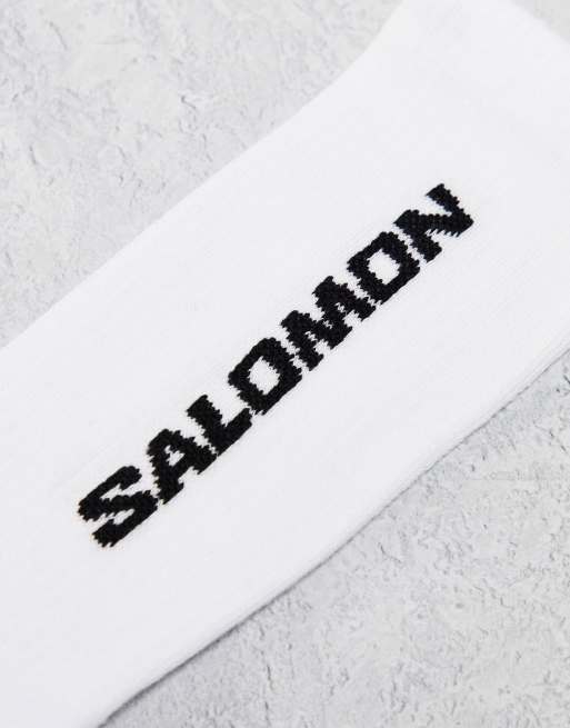 Salomon 3 pack of everyday unisex crew socks in white, 2 of 4