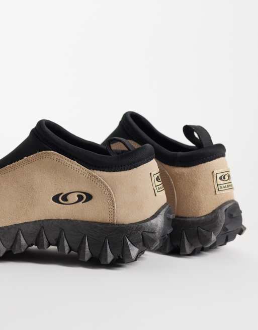 Salomon Snowclog trainers in safari and black, 2 of 5