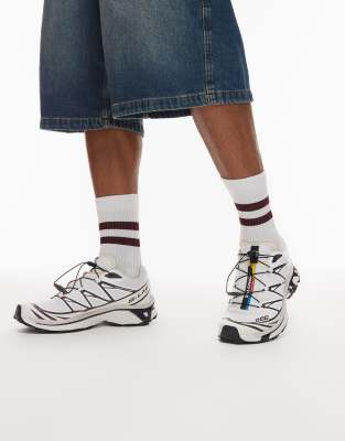 Salomon - XT-6 - Sneakers in wit en pruimenpaars