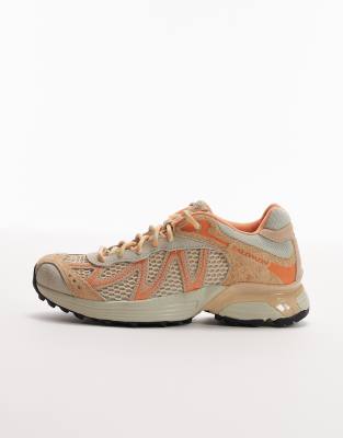 Salomon - XT-Whisper - Bestickte Sneaker in Mandel-Creme und Nektarine-Orange