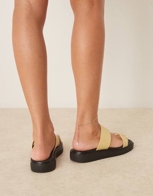 Sandalias amarillas con dos correas de Calvin Klein, 3 de 4