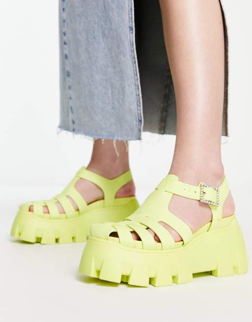 Sandalias amarillas con plataforma gruesa Alyson de Circus NY