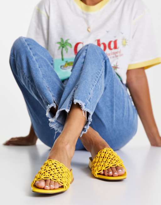 Sandalias amarillas estilo mules con diseño trenzado Flexion de ASOS DESIGN