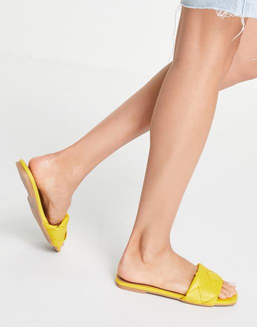 Sandalias amarillas planas con diseño tejido Forty de ASOS DESIGN, 3 de 4