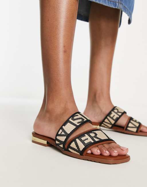Sandalias beis con logo de River Island