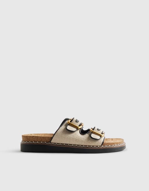 Sandalias beis con plantilla moldeada y dos correas de River Island, 2 de 4