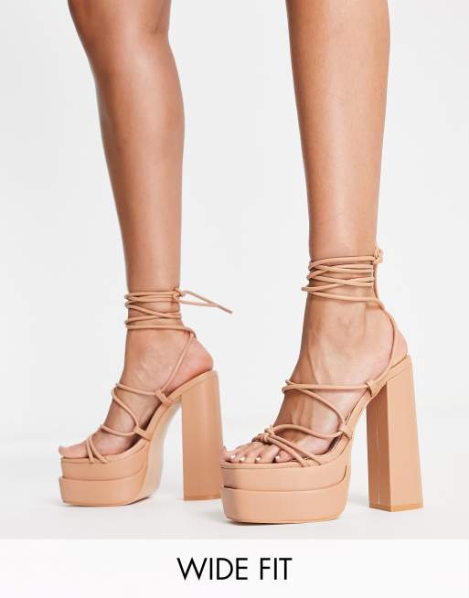 Sandalias beis con tacón y plataforma Glow Girl de Public Desire Wide Fit