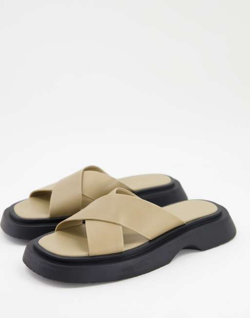 Sandalias beis con tira cruzada y suela gruesa a contraste de cuero de Mango