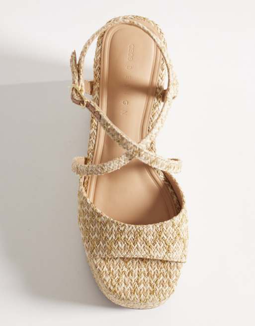 Sandalias beis de cuña estilo alpargata con motas doradas Trista de ASOS DESIGN, 2 de 4