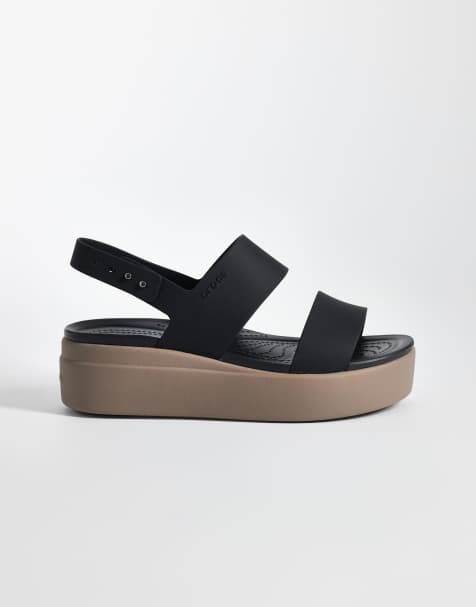 Sandalias beis rosado con cuña baja Brooklyn de Crocs - view 1